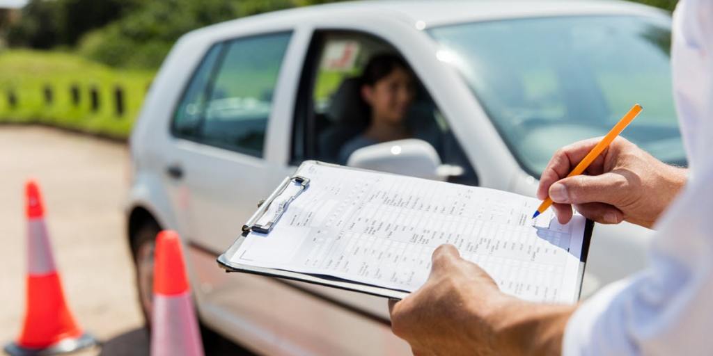 10 driving test tips - driving instructor assessing