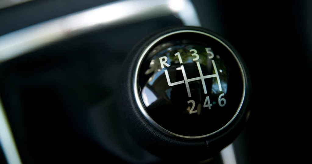 How to drive a manual car black gearstick.