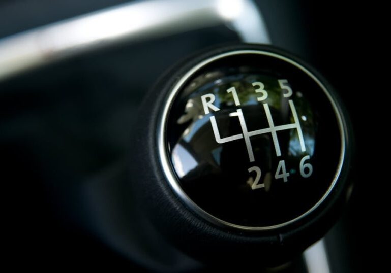 How to drive a manual car black gearstick.